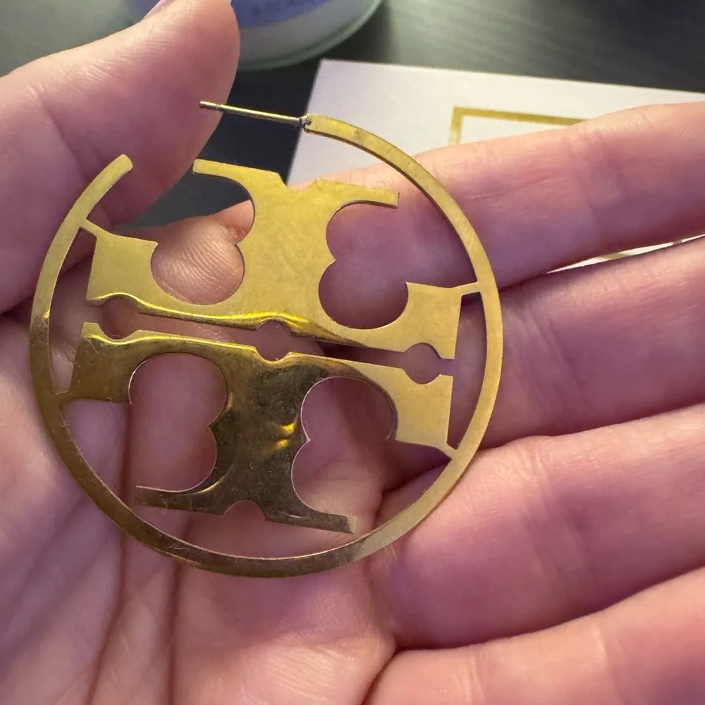 Tory Burch hoop earrings, gold plated, small imperfection as shown in photo. - Picture 4 of 10